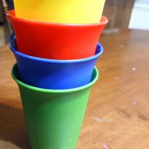Tupperware kids cups 7 oz bell style. VTG